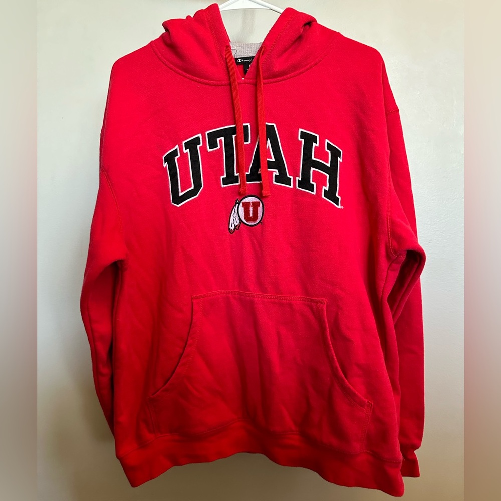 Champions Men’s red Utah Utes long sleeve hoodie size large